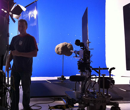 A model of an ateroid mounted on Model Mover 1, fitted with the Optex Excellence, which makes it appear enormous.